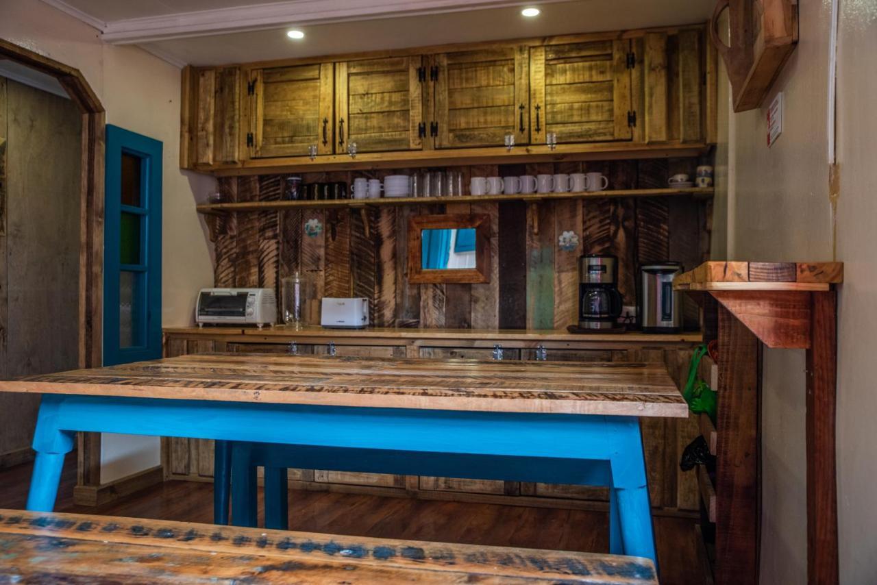Хостел Puma House Пуэрто-Наталес Экстерьер фото